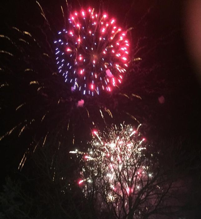 Fum greu,jocuri artificii de exterior zi și noapte