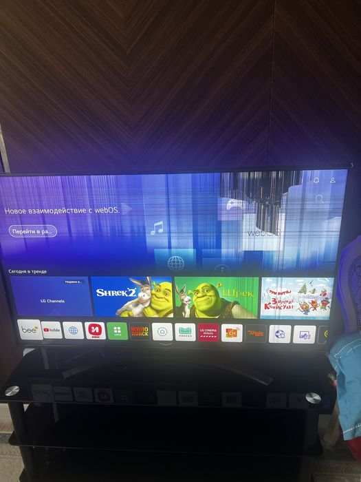 LG 55UP7800 55” 4K Smart TV (разбит экран, остальное идеально)