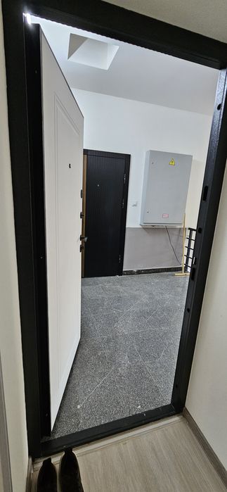 Продаю 1-комнатную квартиру в новостройке, в районе Бадамзара. Я собст