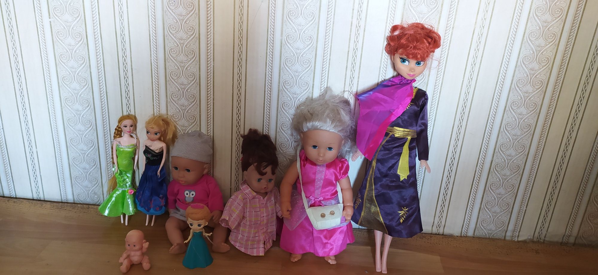 Продам куклы разные