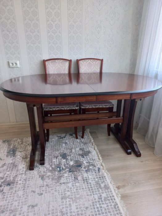 Продам стол в отличном состояние