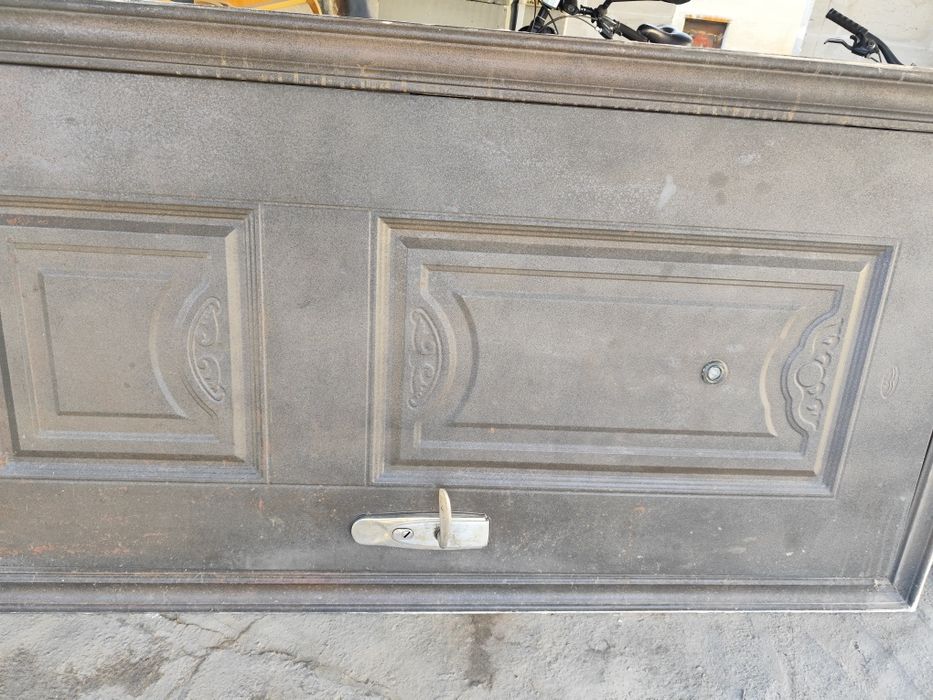 Продам дверь входную  железную