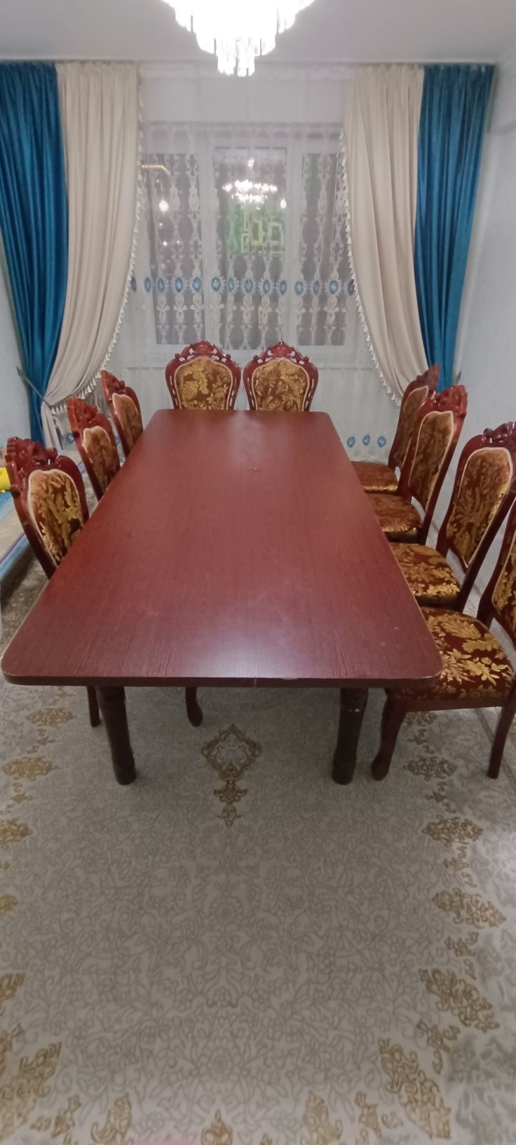 Продаются стол и стулья