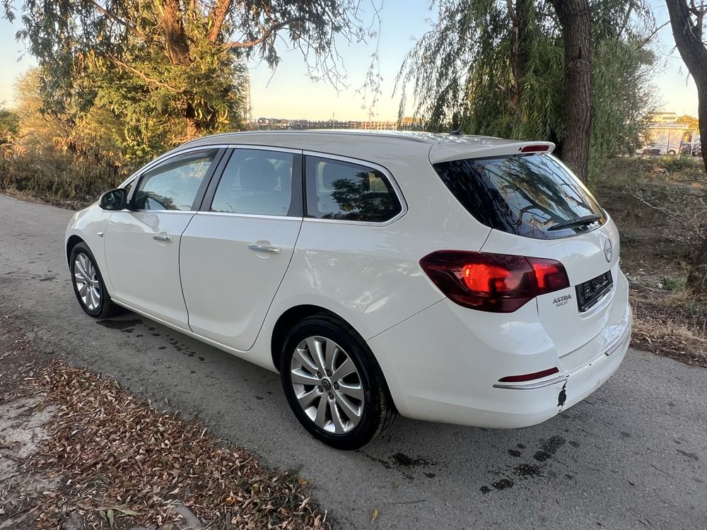 Opel Astra J 2.0 CDTi / 1.6i 2011 г. на части