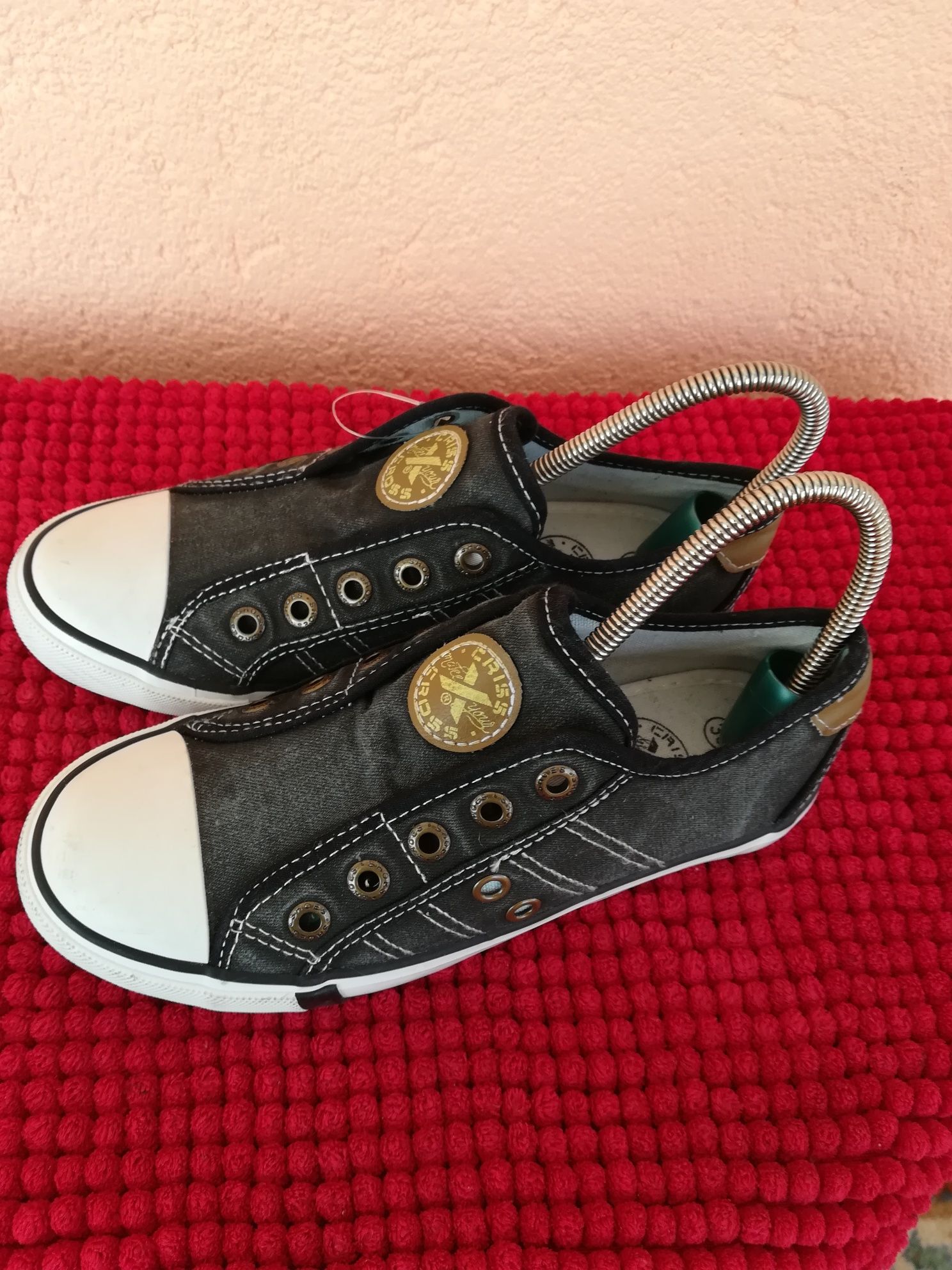 Tenesi noi nr 35 Criss Cross#