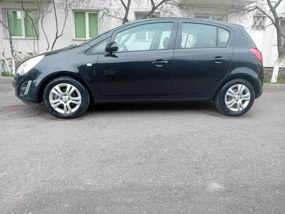 Opel corsa 1.4 benzină, 2012 euro5, scaune încălzite,  volan încălzit!
