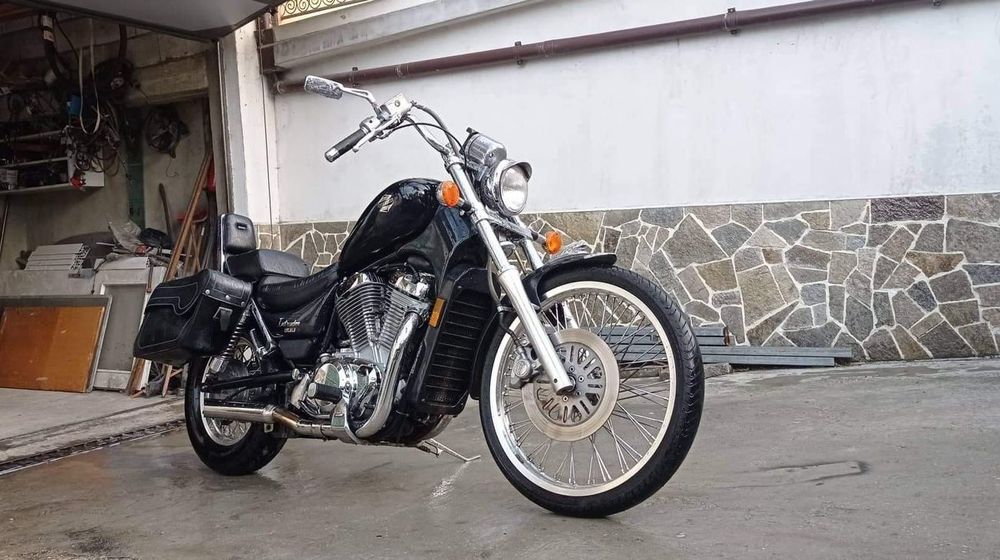 Suzuki intruder vs800