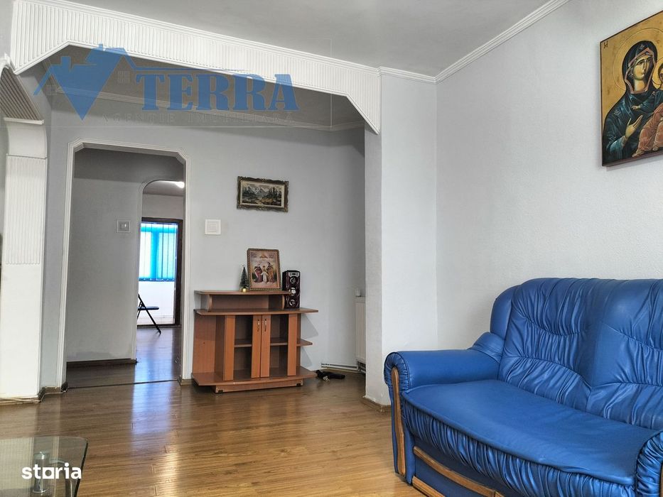 Închiriez apartament 4 camere - Mioveni, zonă centrală.