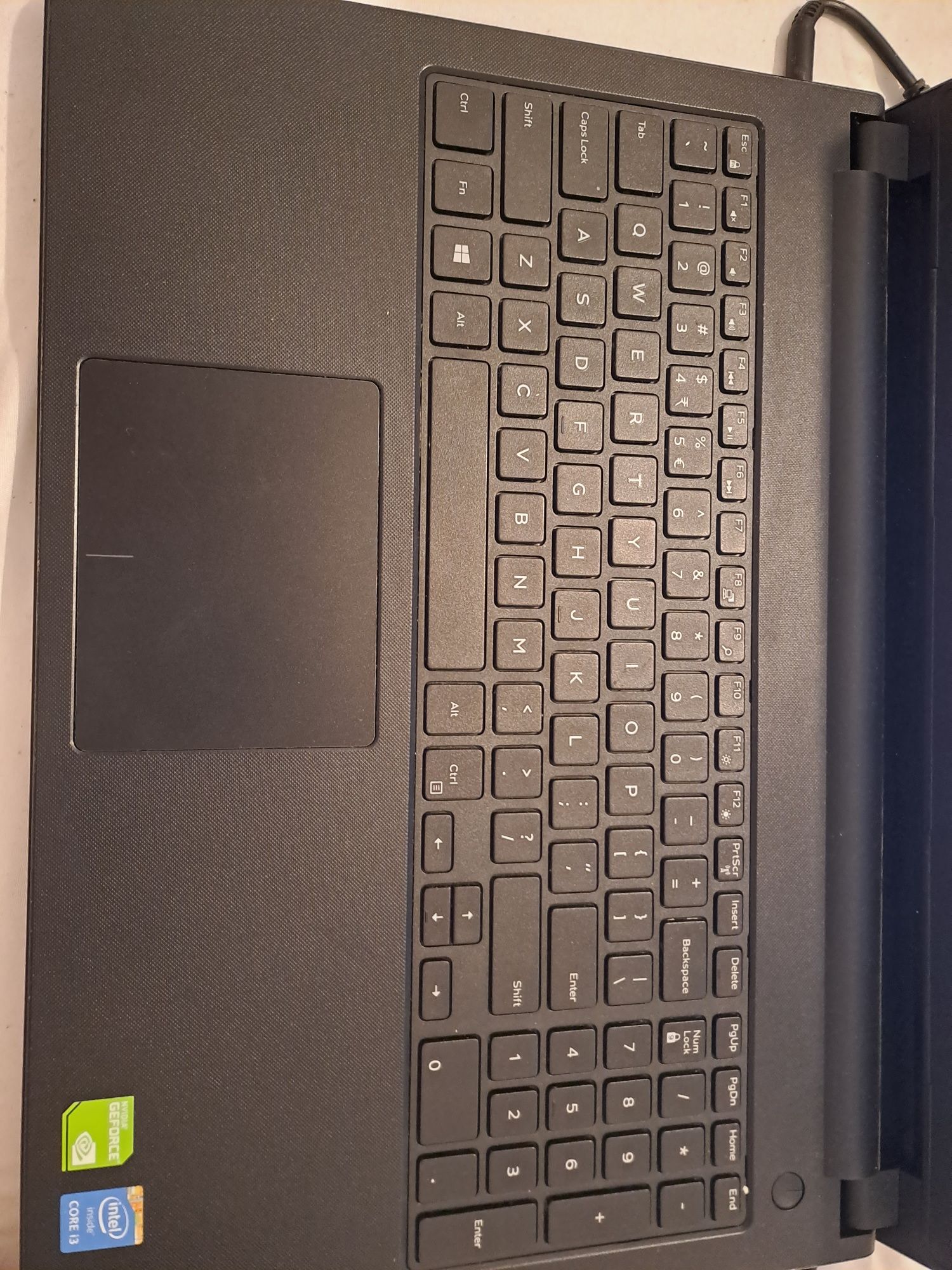 Vând laptop Dell, stare folosit, defecțiune minora la ecran
