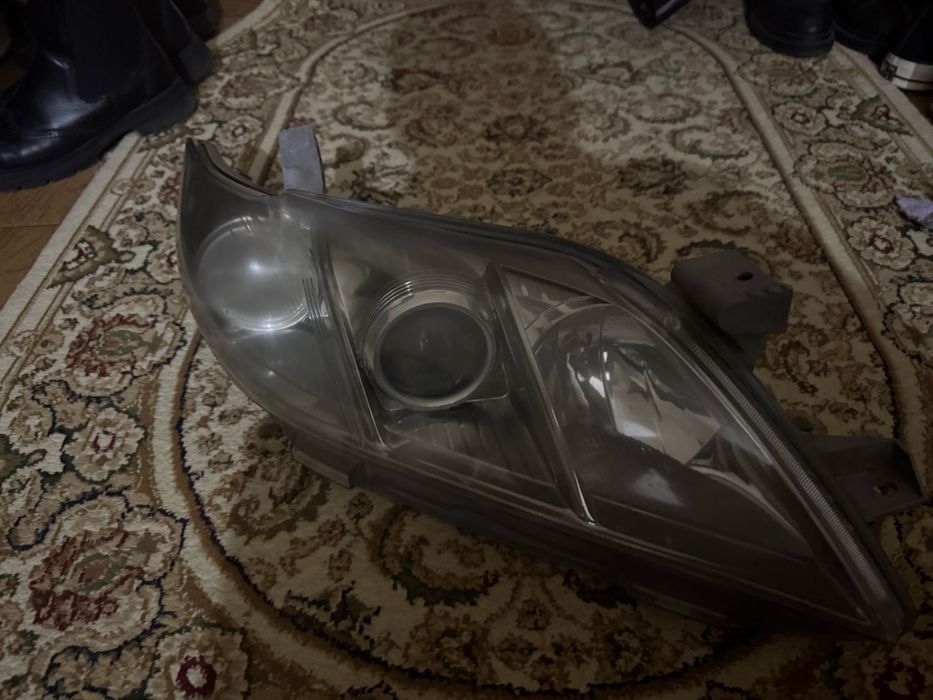 Продаю правую фару Toyota Camry 40 (арабская версия)