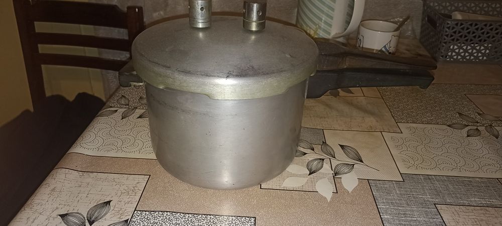 Продаю советскую скороварку 4 литровую