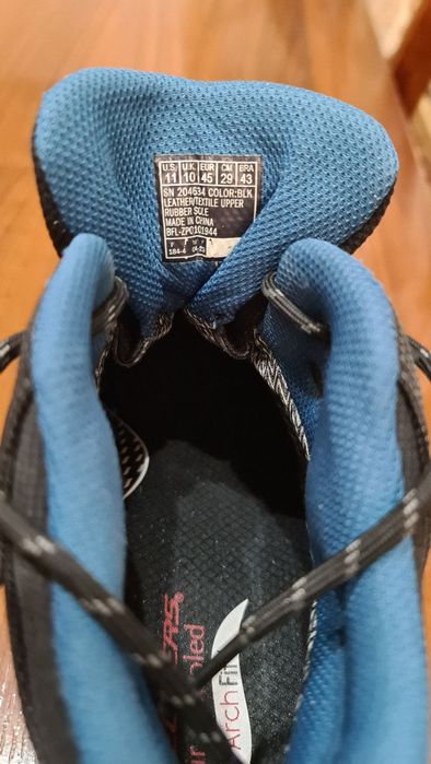 Skechers etigi sotiladi