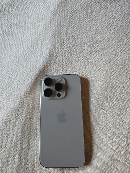 Продавам iphone 16 pro 256GB