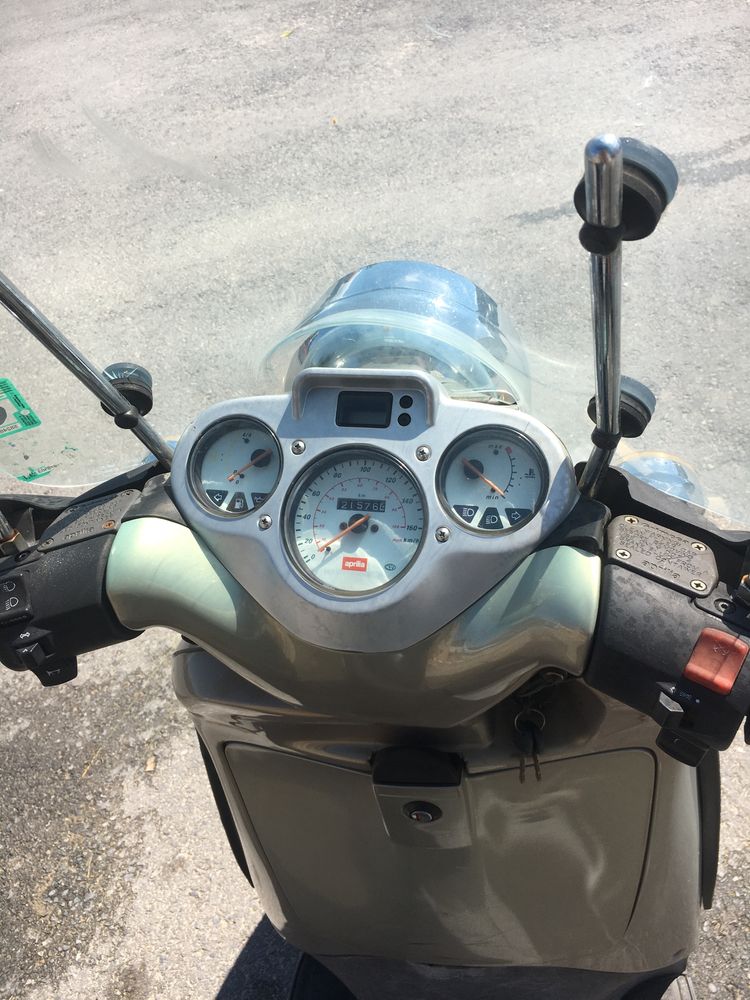 Мотоциклед скутер
