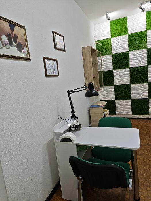 Сдабтсч рабочие места для мастеров маникюра и парикмахеров