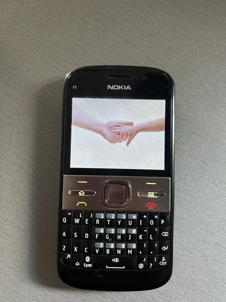 Nokia E5 5.0 mega pixel