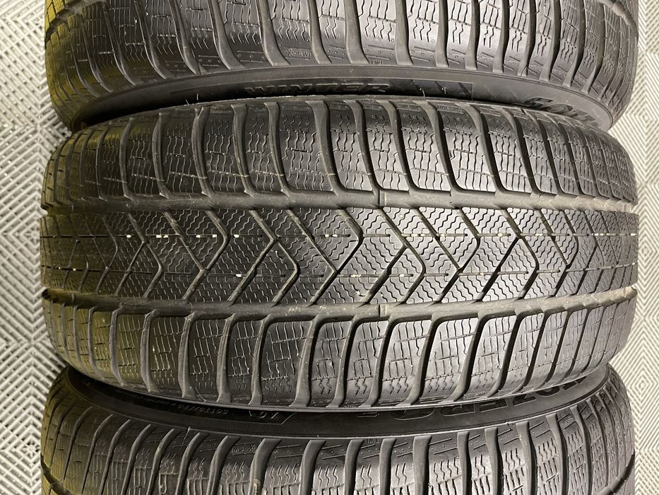 Set Anvelope Cauciucuri ca noi Pirelli 215 55 R17 M+S Iarna cu 7mm