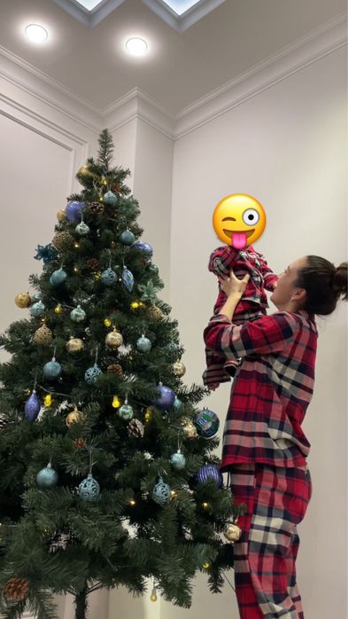 Продаю ёлку 210см связи с переездом .