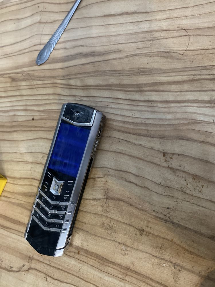Vertu продам в отличном состояние