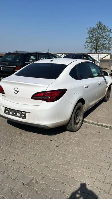 Dezmembram Opel Astra J 1.6 B an fabr. 2015