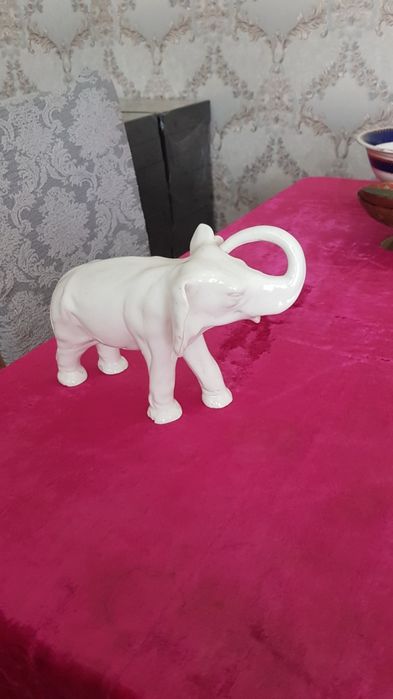 Продаются разные хрустальные фигурки, антикварные вазы, ложки, тарелки