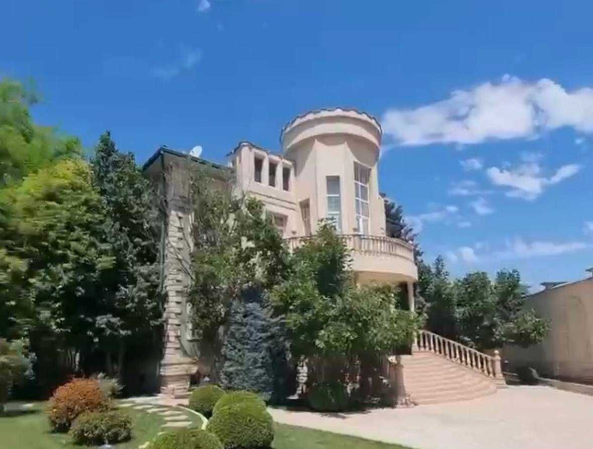 Продается дом в престижной махалле в Дурмене  2000м2