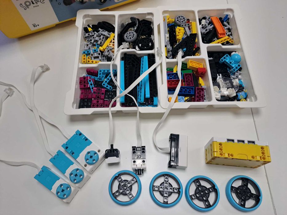 Продава се LEGO® Education SPIKE ™ Prime Set - 1 брой