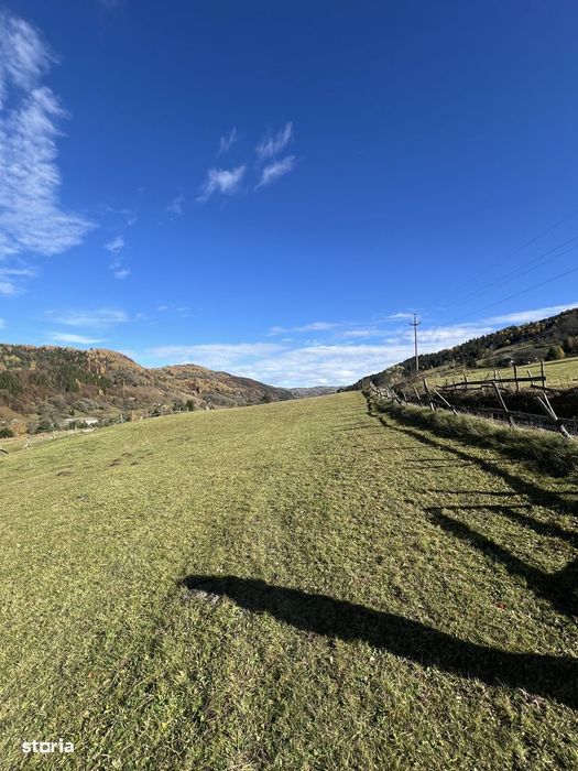 Vând teren intravilan