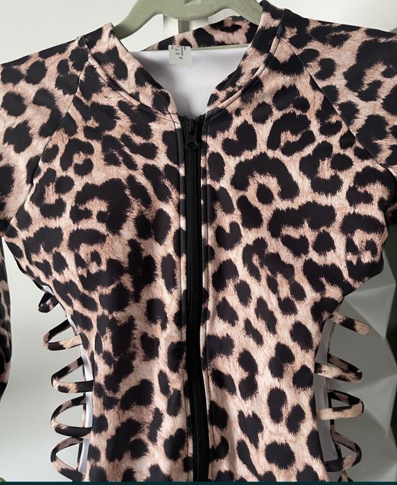 Costum baie print,cu maneca lungă, nou mărimea L