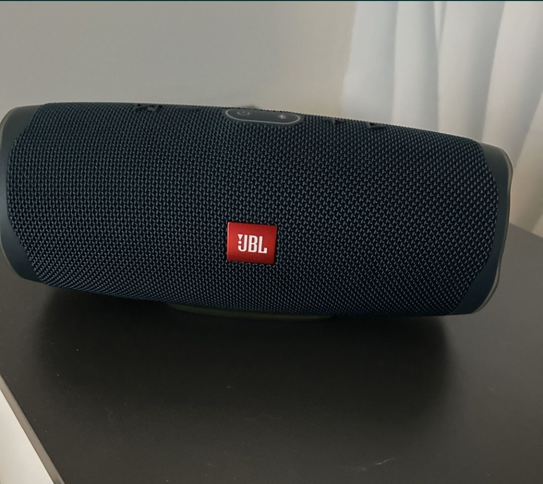Продам колонку JBL .
