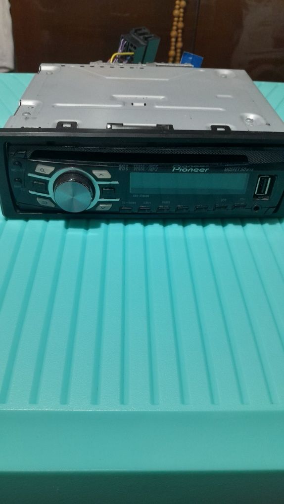 CD Pioneer MOSFET 50×4 USB AUX WMA MP3 свети в  червено