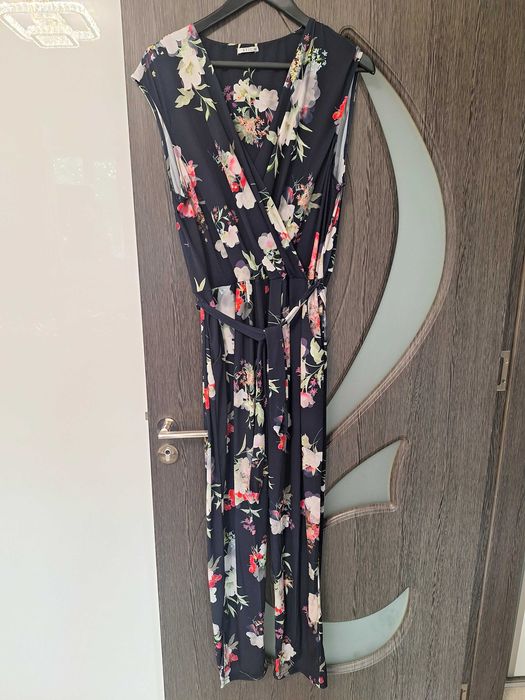Pantaloni de dama mărimea 46.  Sunt impecabili. Firma ETIC.