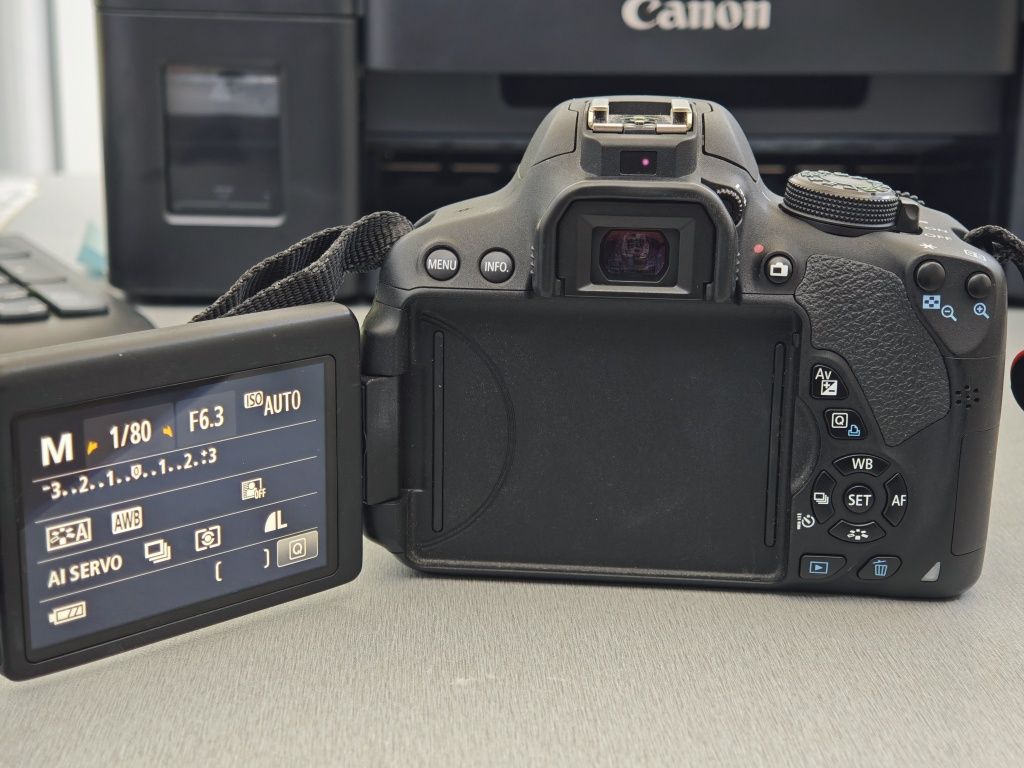 CANON EOS 700D фотоапарат