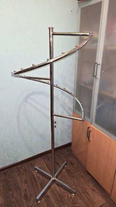 Продаю торговую стойку-вешало для одежды