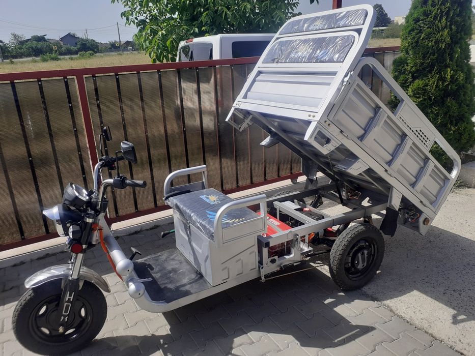 Vând Triciclu Tuk tuk electric.