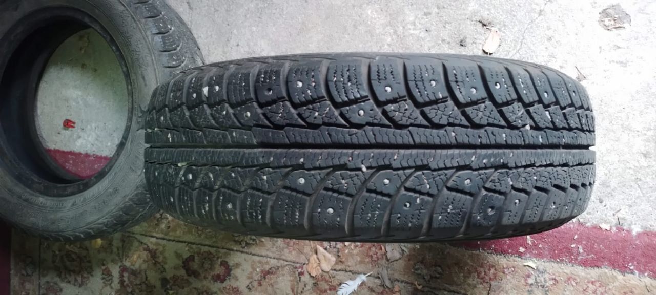 Шины Gislaved 165/70 R 13 .Зимние,  шипованные. В хорошем состоянии. 3