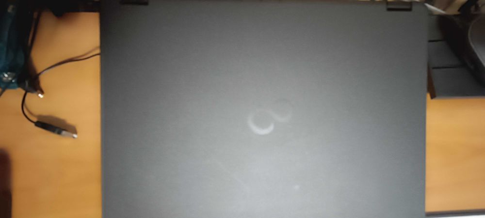 Продавам лаптоп Фуджицу U 748