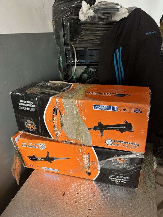 Продам стоики на Субару аутбек