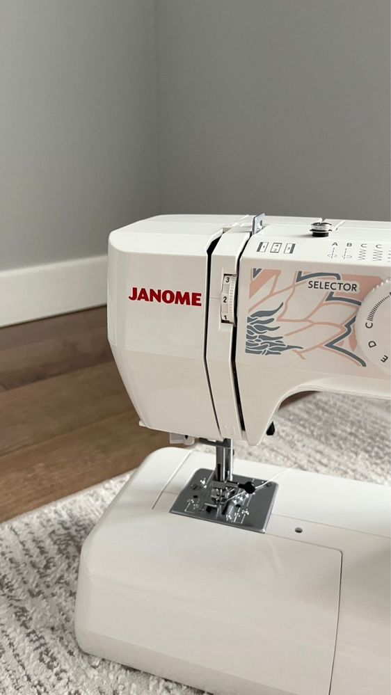Продам абсолютно новую швейную машину в отличном состоянии Janome MX17
