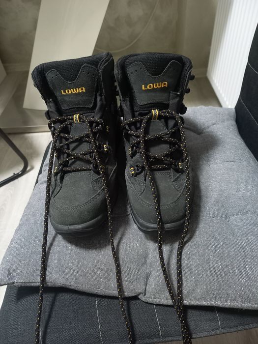 Ghete drumeție damă Lowa Barca GTX Mid