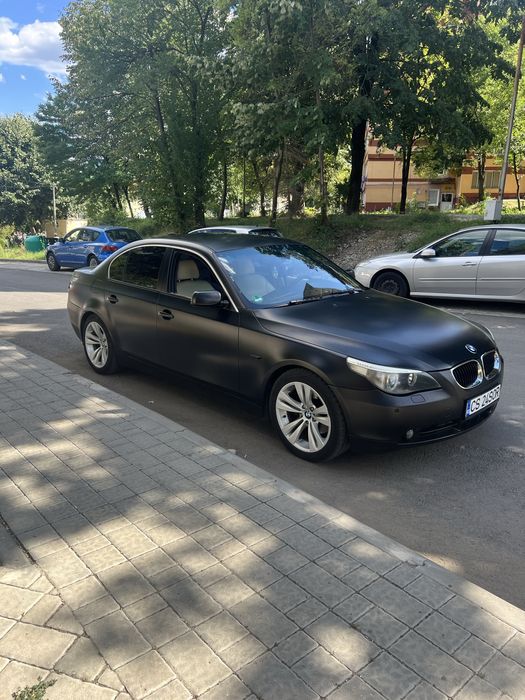 Vand BNW E60 negru mat