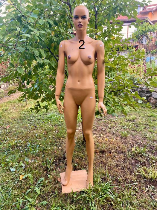 Женски манекени за витрина, фотосесия или изложба