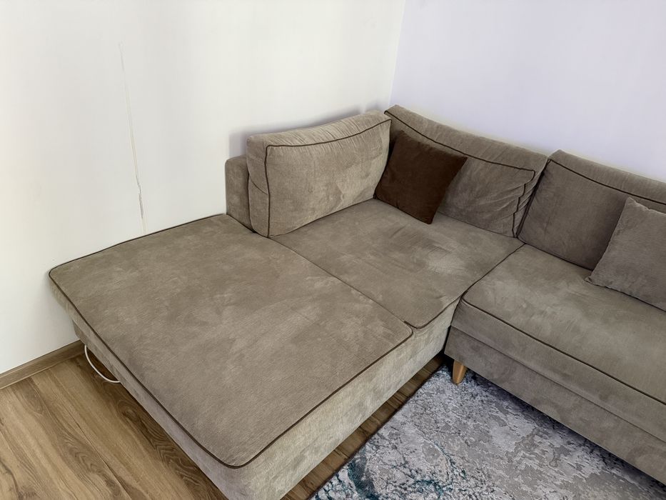 Colțar extensibil cu ladă de depozitare – stare foarte bună