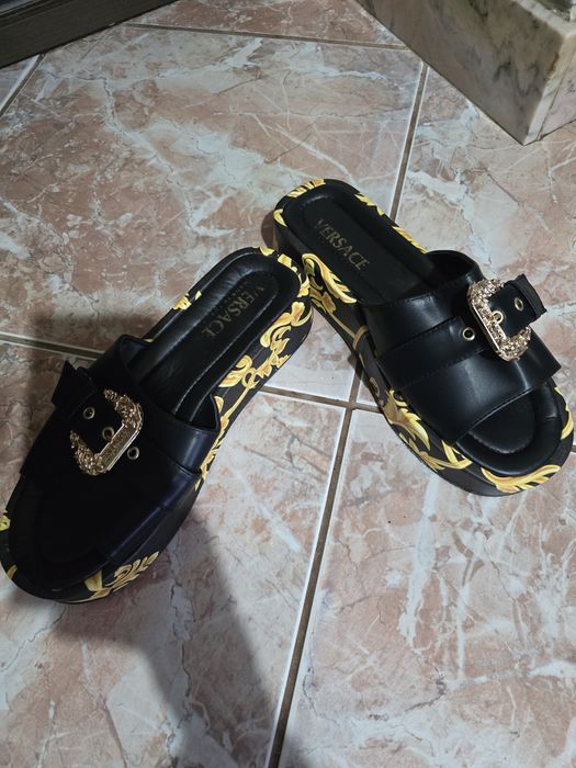 Papuci Versace noi