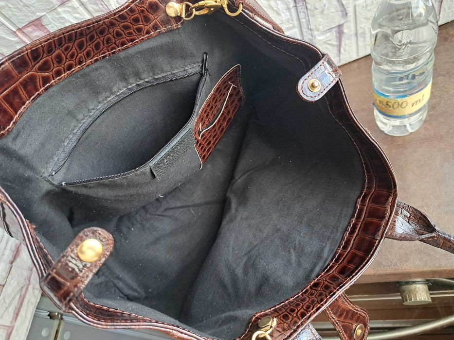 дамска чанта,кафява лачена чанта-естествена кожа тип крокодилска