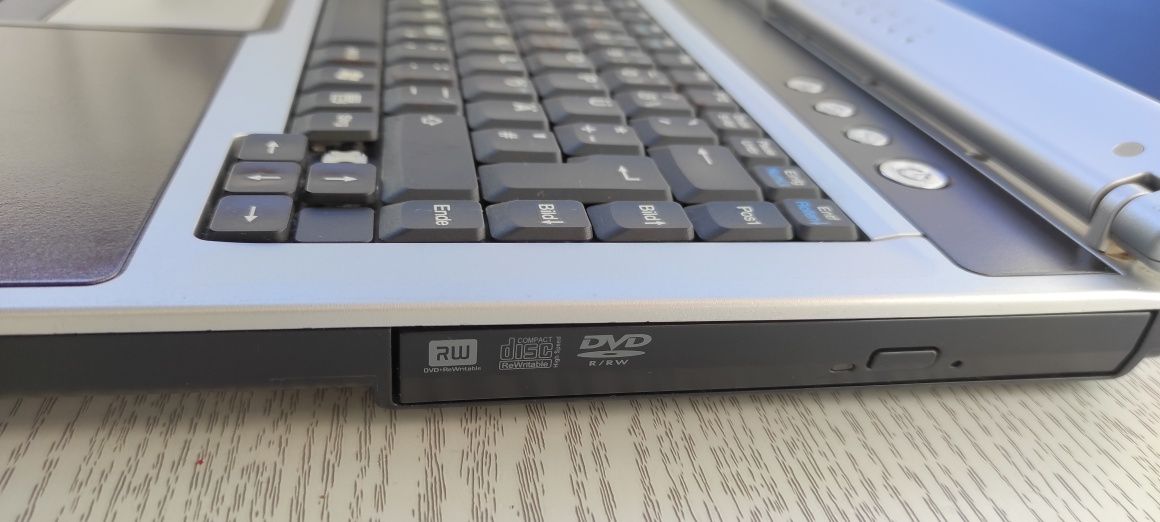 Лаптоп fujitsu siemens Amilo M7440G