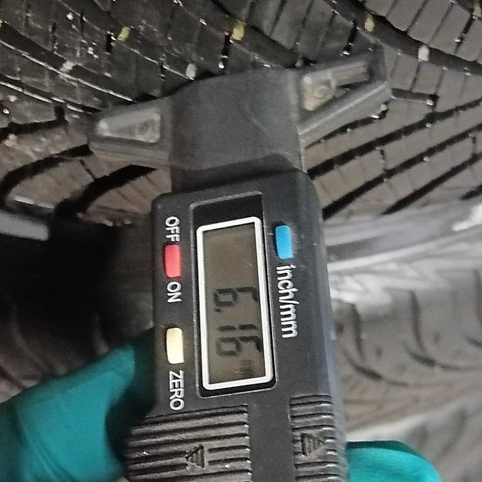 Тойота Ярис джанти с гуми 175/65/15 Кумхо всесезонни