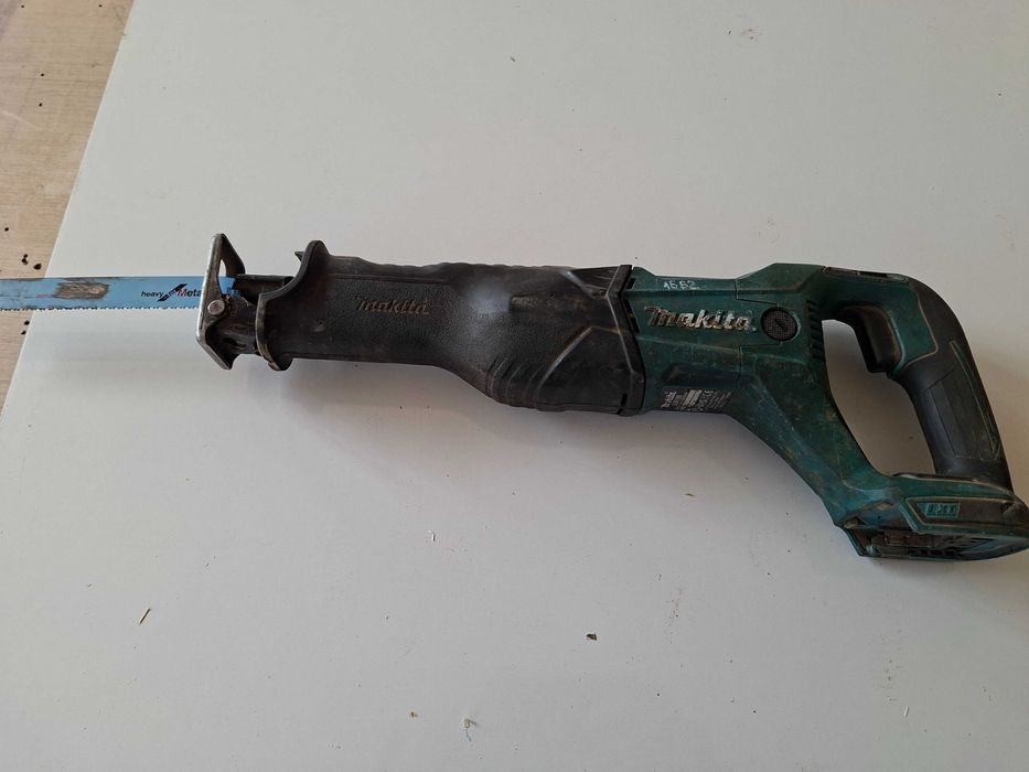 Саблен трион makita 18волта
