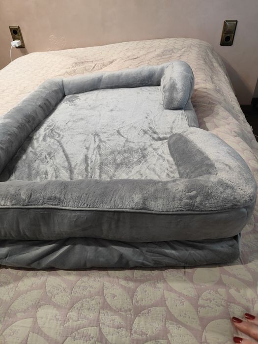 Продавам луксозно плюшено легло/ диван за средно голяма порода куче