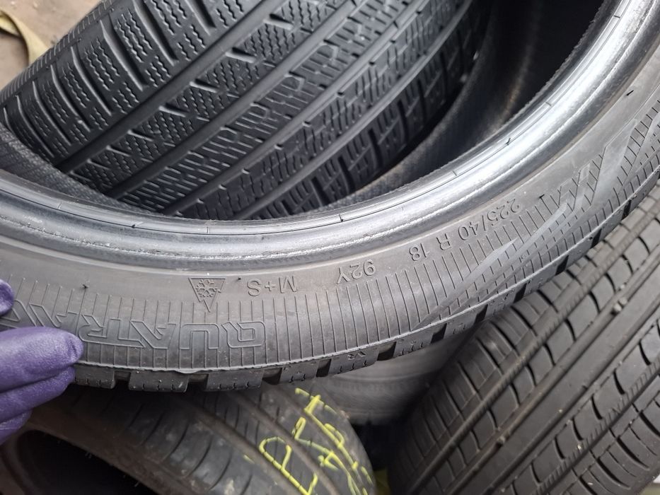Vand 2 anvelope 225 40 18 bune de iarna dot 2023